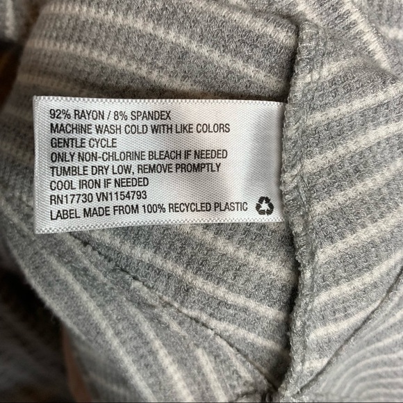 Comfy Slouchy Gray White Striped Waffle Knit Lagenlook Style Long Sleeve Tunic - Picture 8 of 9